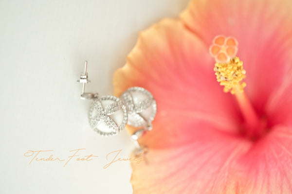 CYNTHIA - DANGLING PEARL EARRING