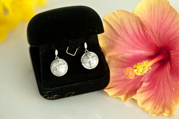 CYNTHIA - DANGLING PEARL EARRING