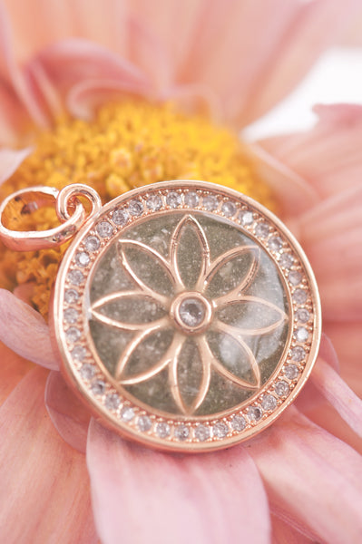 DEJAH - ROUND PENDANT