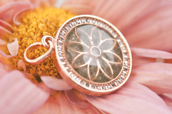 DEJAH - ROUND PENDANT