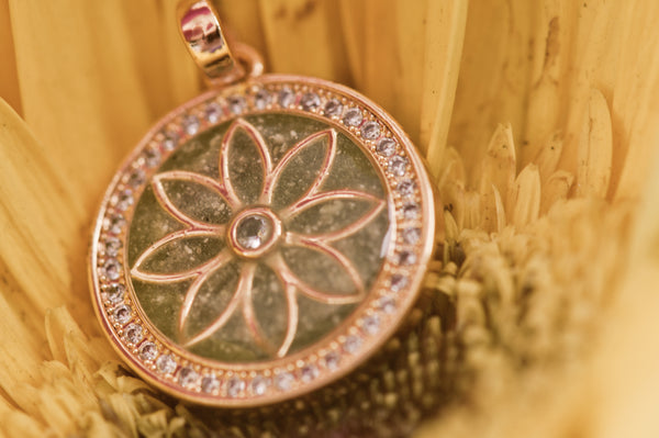 DEJAH - ROUND PENDANT