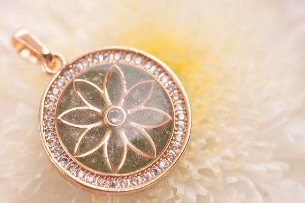 DEJAH - ROUND PENDANT