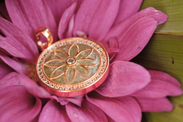 DEJAH - ROUND PENDANT