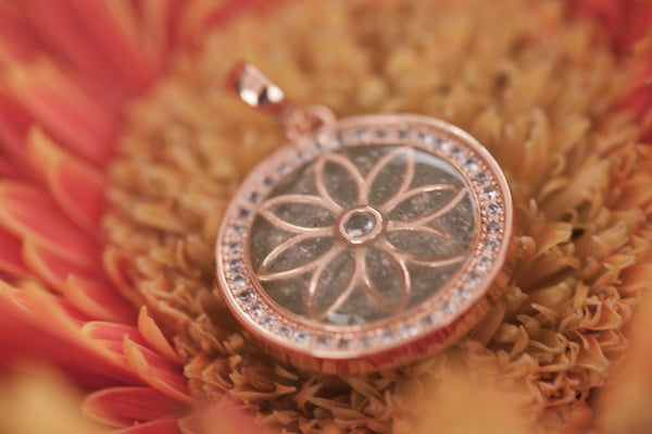 DEJAH - ROUND PENDANT