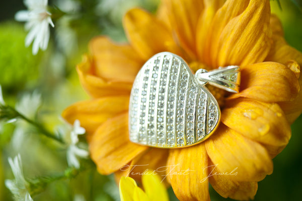 ELSA - HEART PENDANT