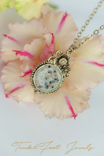 ESTHER - CLASSIC PENDANT