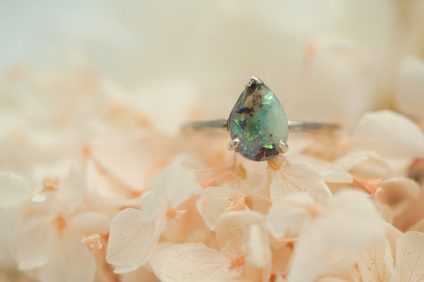 FLORI - TEAR DROP RING