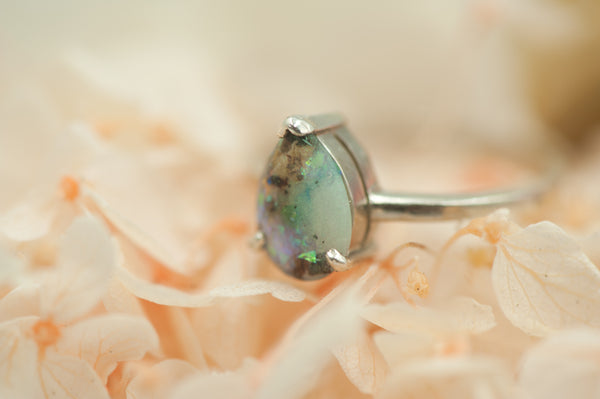 FLORI - TEAR DROP RING