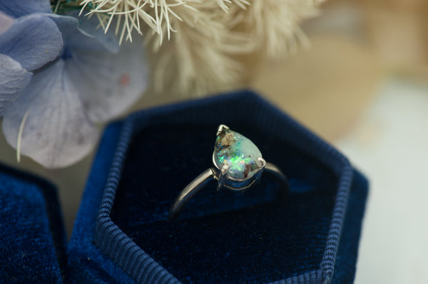 FLORI - TEAR DROP RING