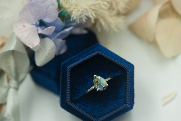 FLORI - TEAR DROP RING