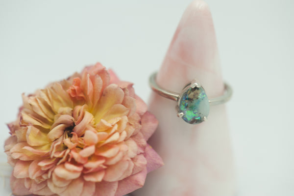 FLORI - TEAR DROP RING