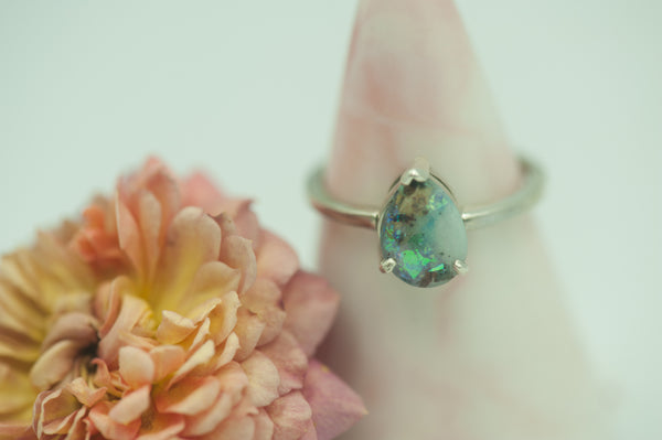 FLORI - TEAR DROP RING