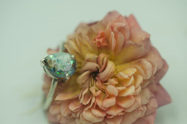 FLORI - TEAR DROP RING