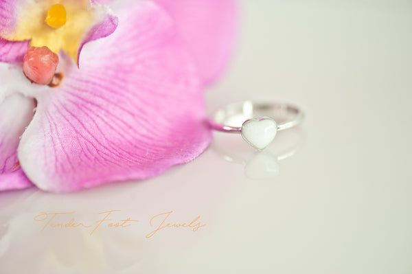 HEATHER - DAINTY HEART RING