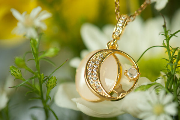 HERMINA - MOON DROP PENDANT