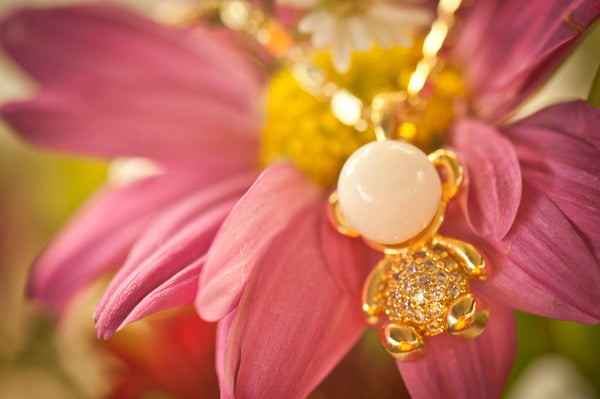 JUDITA - BEAR PEARL PENDANT
