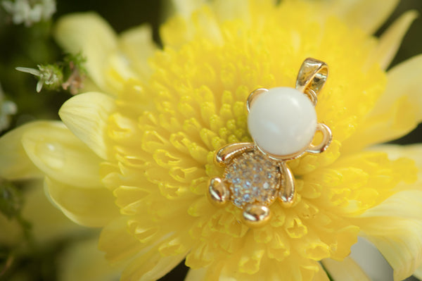 JUDITA - BEAR PEARL PENDANT