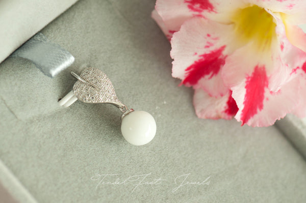 JUDITH - HEART LEAF AND PEARL PENDANT