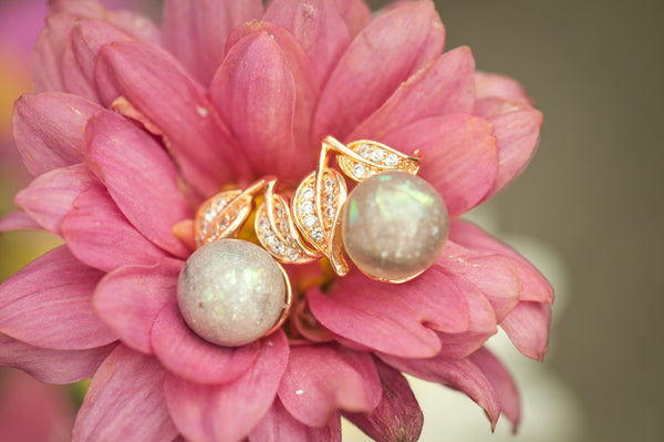 KAMILA - LEAF PEARL EARRING