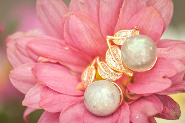 KAMILA - LEAF PEARL EARRING