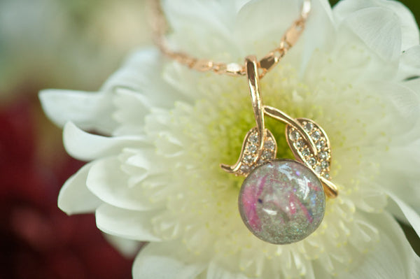 KAMILA - LEAF PEARL PENDANT