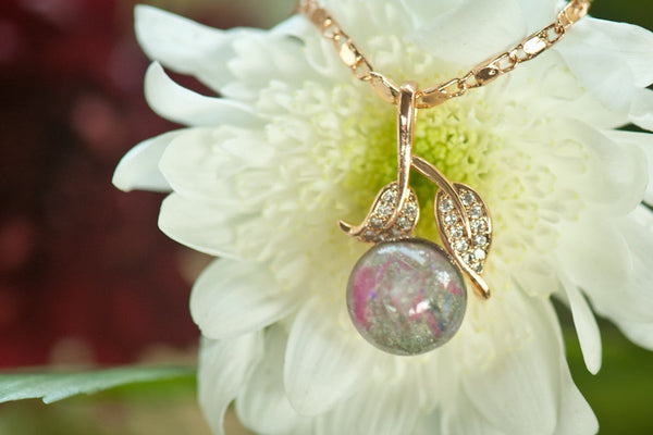 KAMILA - LEAF PEARL PENDANT