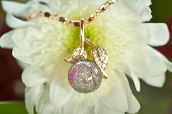 KAMILA - LEAF PEARL PENDANT