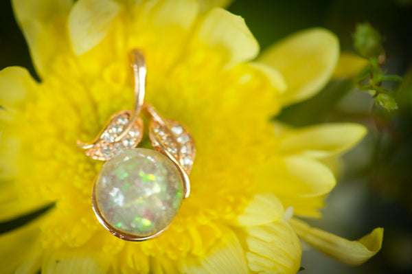 KAMILA - LEAF PEARL PENDANT