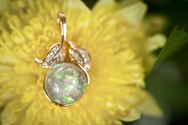 KAMILA - LEAF PEARL PENDANT