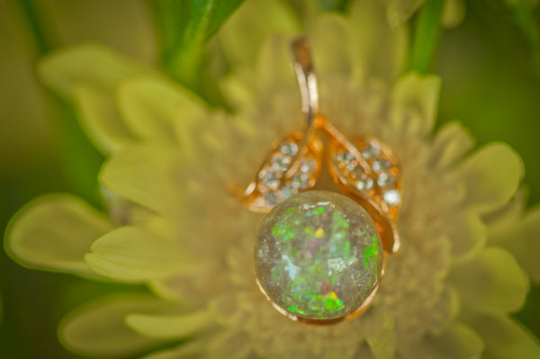 KAMILA - LEAF PEARL PENDANT