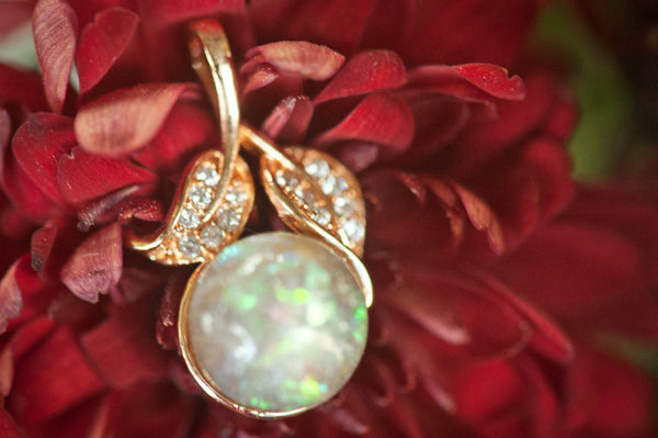 KAMILA - LEAF PEARL PENDANT