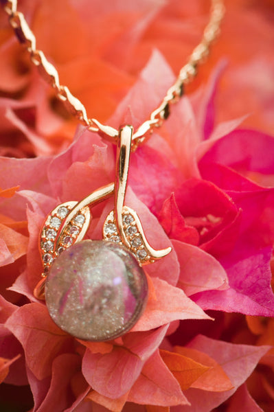 KAMILA - LEAF PEARL PENDANT