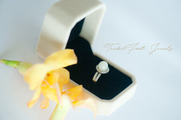 KATRINE - HALO PEARL RING