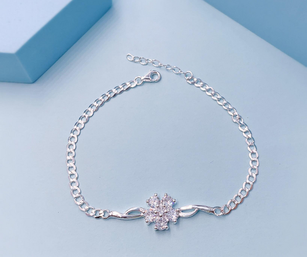 LIOBA - Flower Bracelet