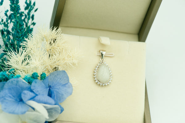 LOU - TEAR DROP PENDANT