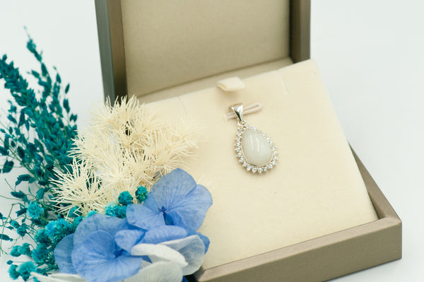 LOU - TEAR DROP PENDANT