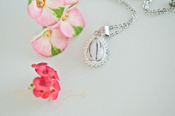 LOU - TEAR DROP PENDANT