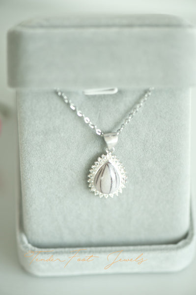 LOU - TEAR DROP PENDANT