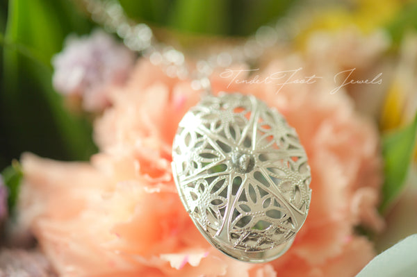 LUZ FILIGREE LOCKET