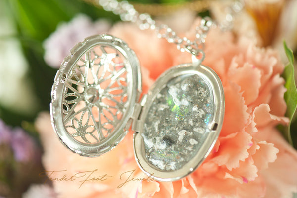 LUZ FILIGREE LOCKET