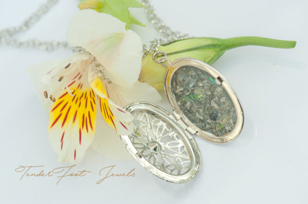 LUZ FILIGREE LOCKET