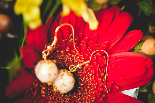 MARITA - DANGLING PEARL EARRING