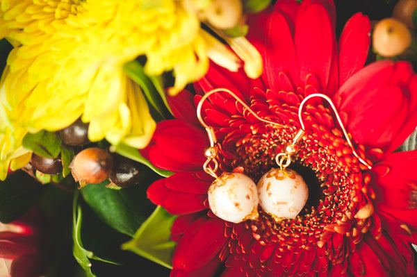 MARITA - DANGLING PEARL EARRING