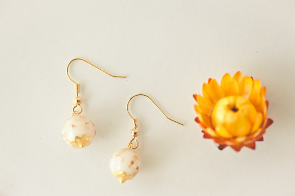 MARITA - DANGLING PEARL EARRING