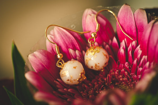 MARITA - DANGLING PEARL EARRING