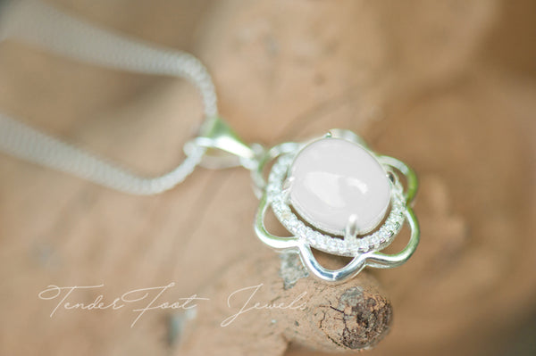 MYRNA - OVAL PENDANT