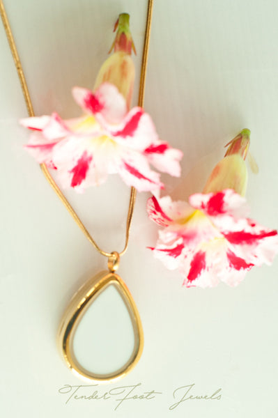 PAMELA - PEAR MEMORY GLASS LOCKET