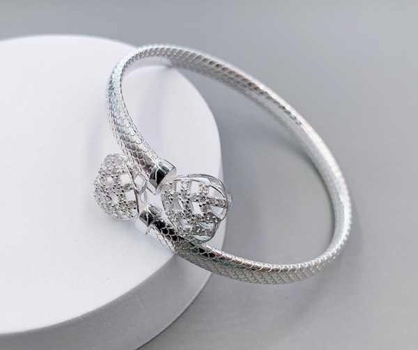 PEGIA - Heart Bangle