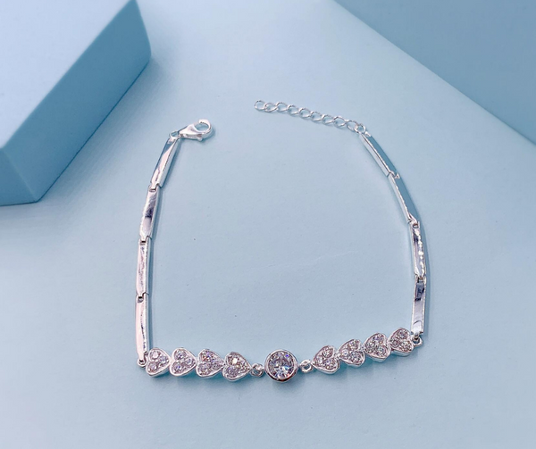 PLACIDIA - Heart Circle Bracelet