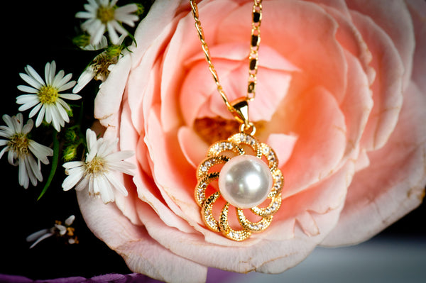 POLARIS - PEARL PENDANT